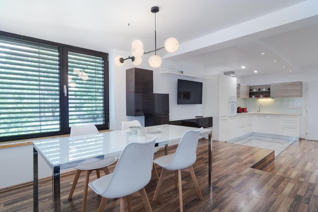 Spacious And Modern Apt, 6 Guests, Station, Self Check-in * Sofia