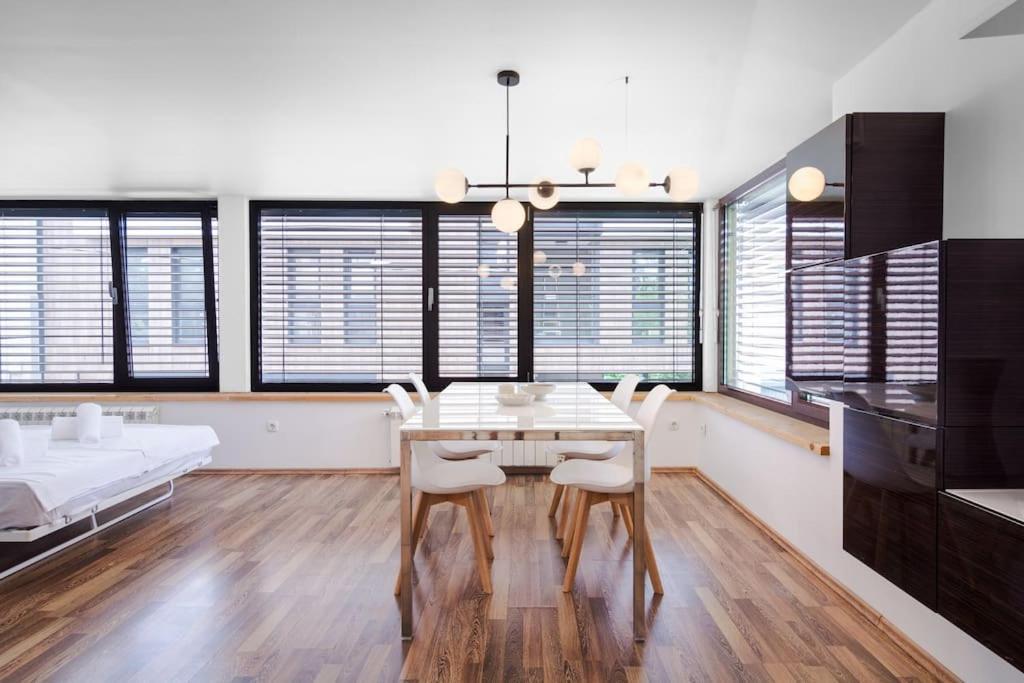 Appartamento Spacious And Modern Apt, 6 Guests, Station, Self Check-in Sofia