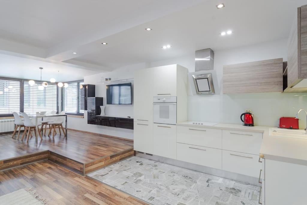 Spacious And Modern Apt, 6 Guests, Station, Self Check-in