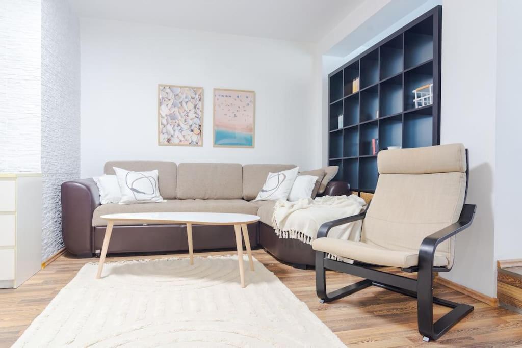 Spacious And Modern Apt, 6 Guests, Station, Self Check-in Sofia
