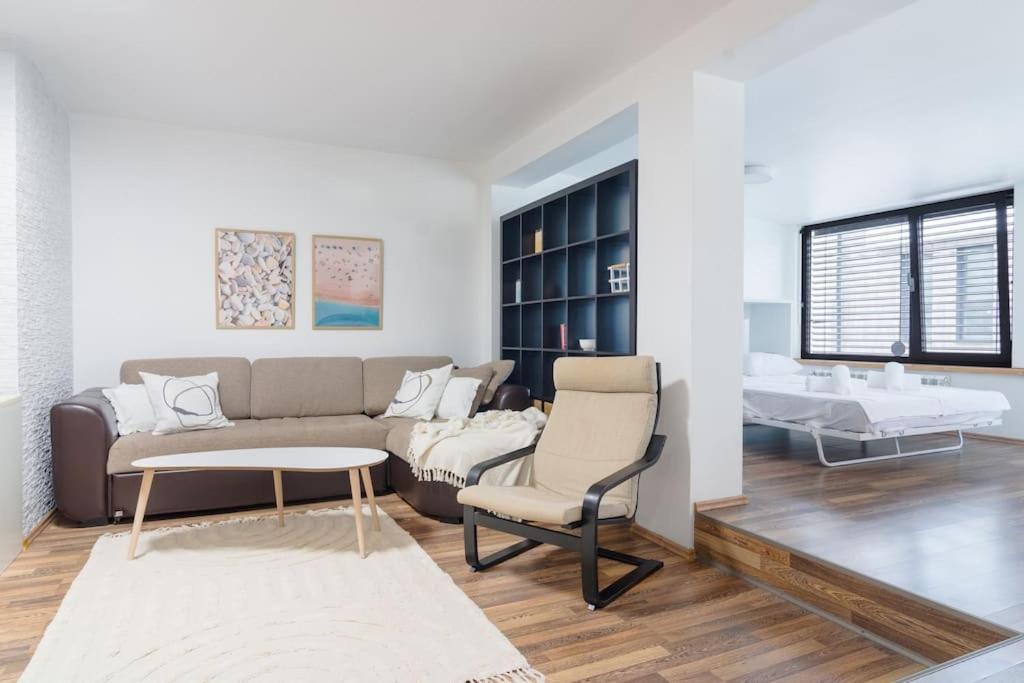 Spacious And Modern Apt, 6 Guests, Station, Self Check-in * Sofia